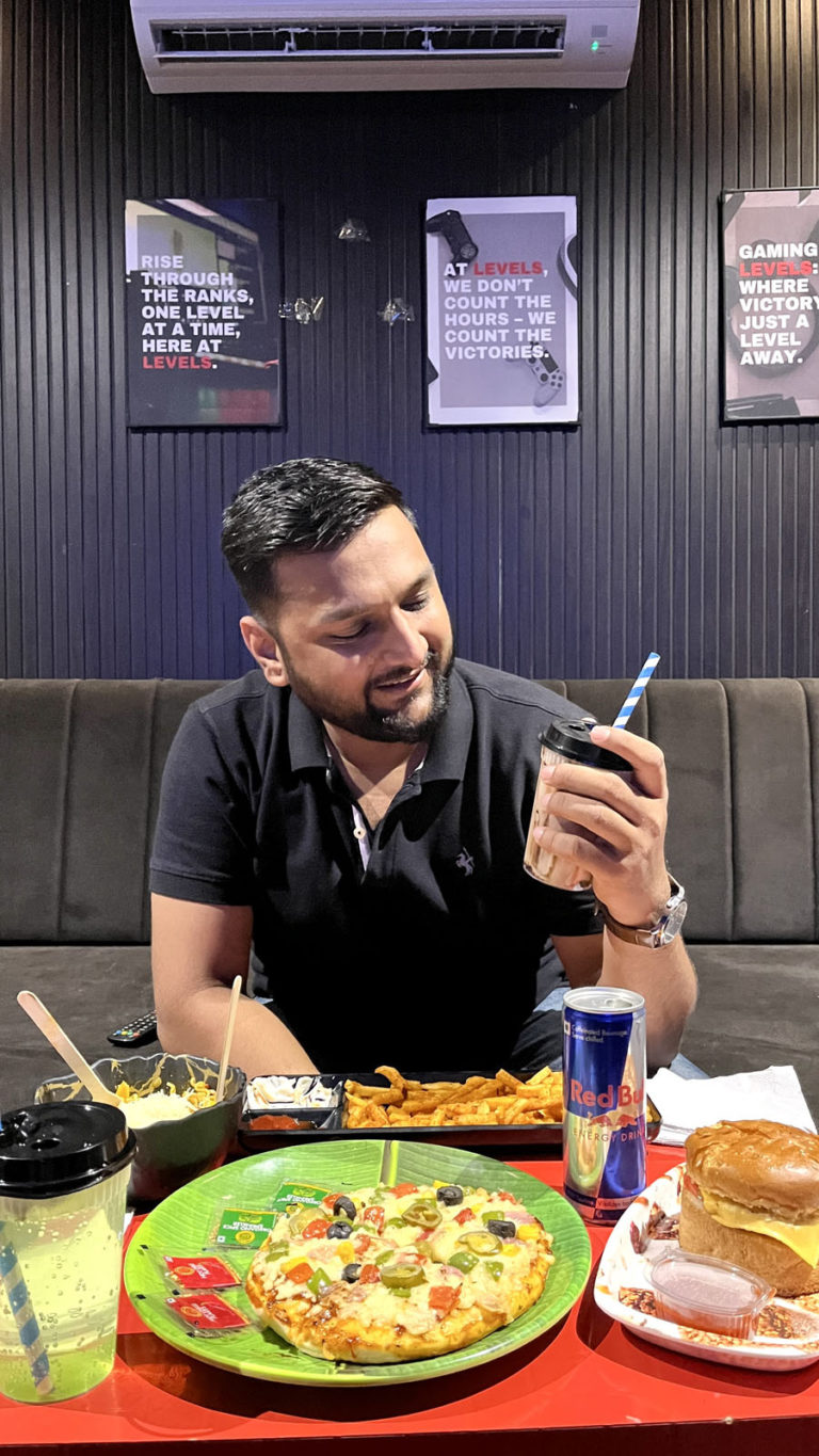 Food Influencer and Blogger Tejas tejasthakkar HungerHoo 2 768x1365