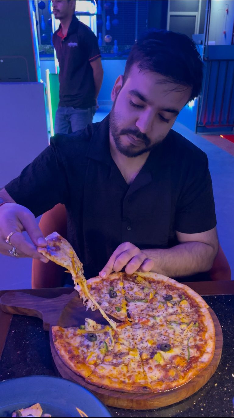 Food Influencer and Blogger Shivangi and Amit Twistie Bites HungerHoo 1 768x1368